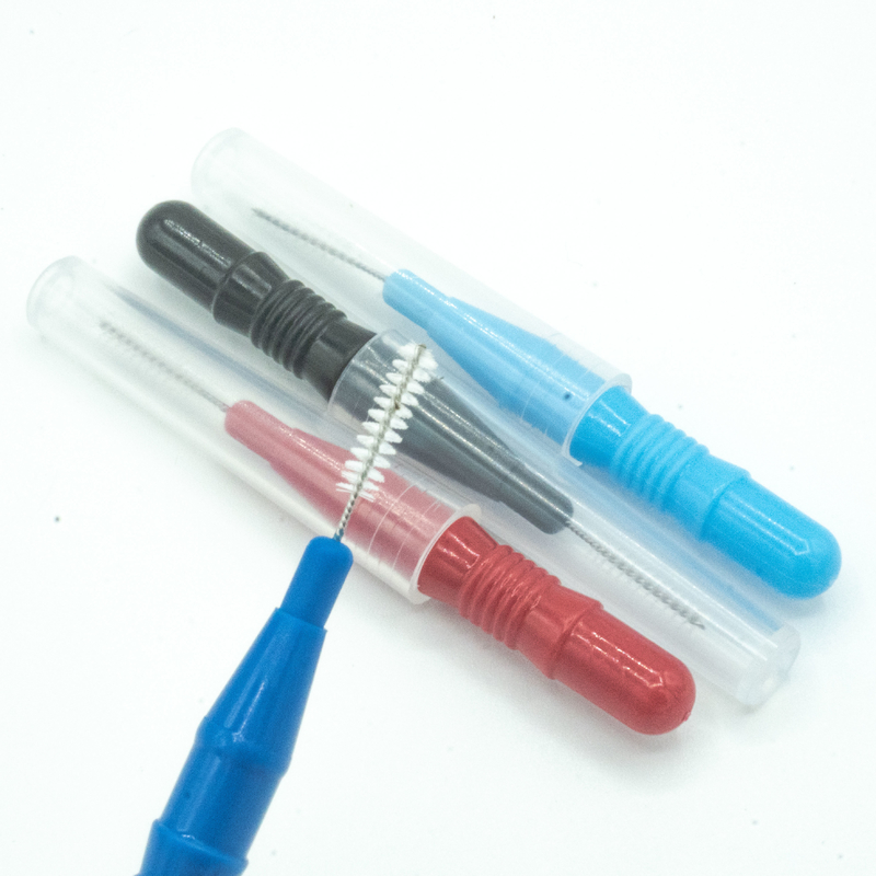 家のためにきれいになる多彩なつまようじによって囲まれるInterdentalブラシの口頭心配